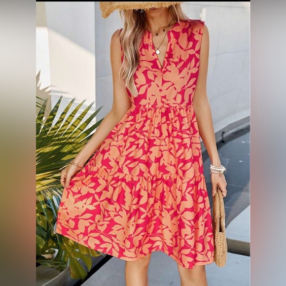 NWOT Notched V-Neck Plant Print Tiered Dress Size Medium - Picture 3 of 9